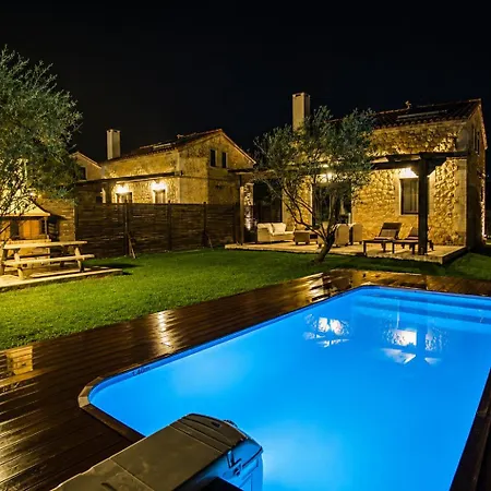 5 Stars Vila Svoronata